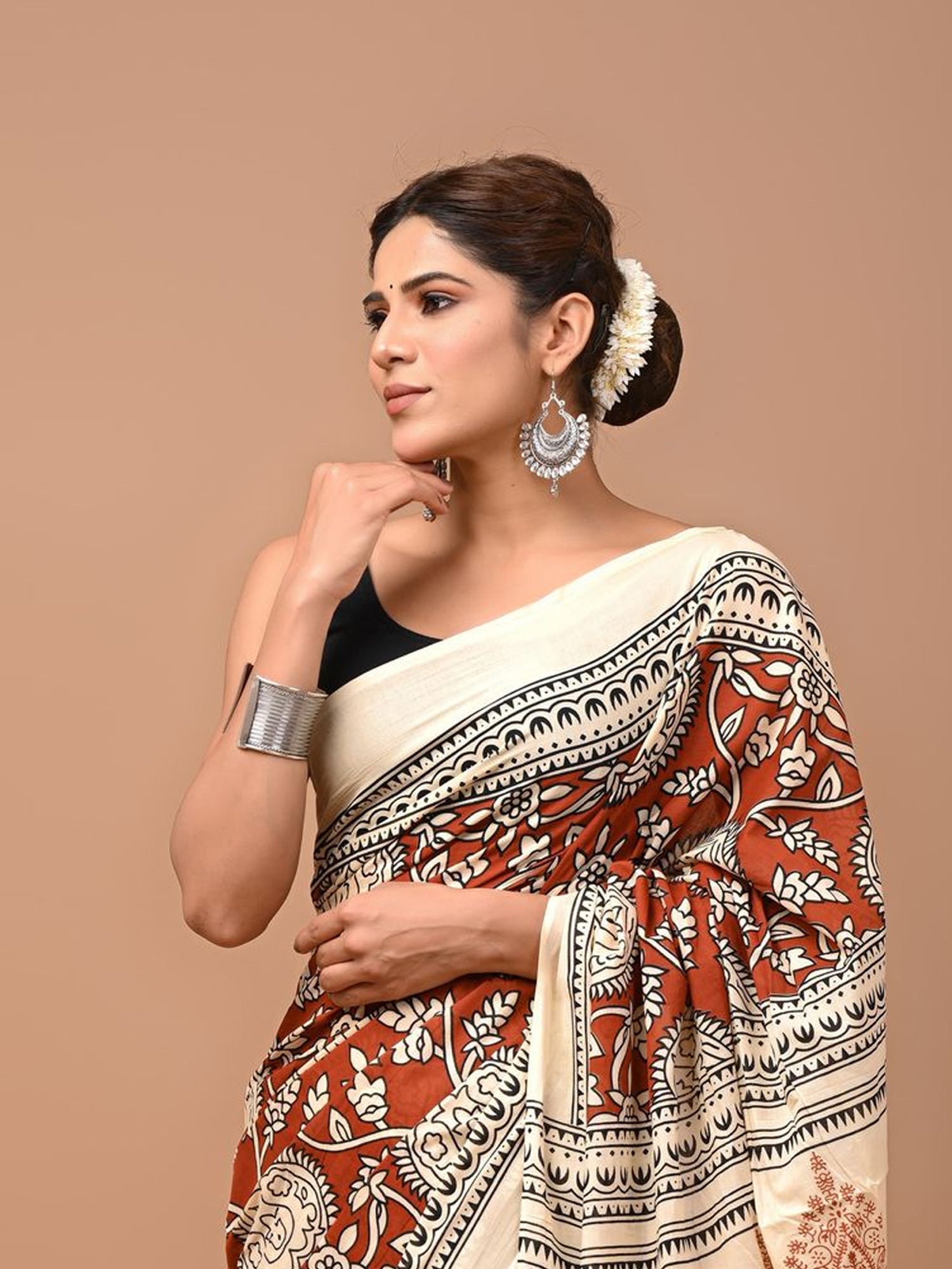 Malmal Cotton saree for women in soft lightweight breathable cotton fabric suitable for daily wear office wear summer wear and festive occasions
