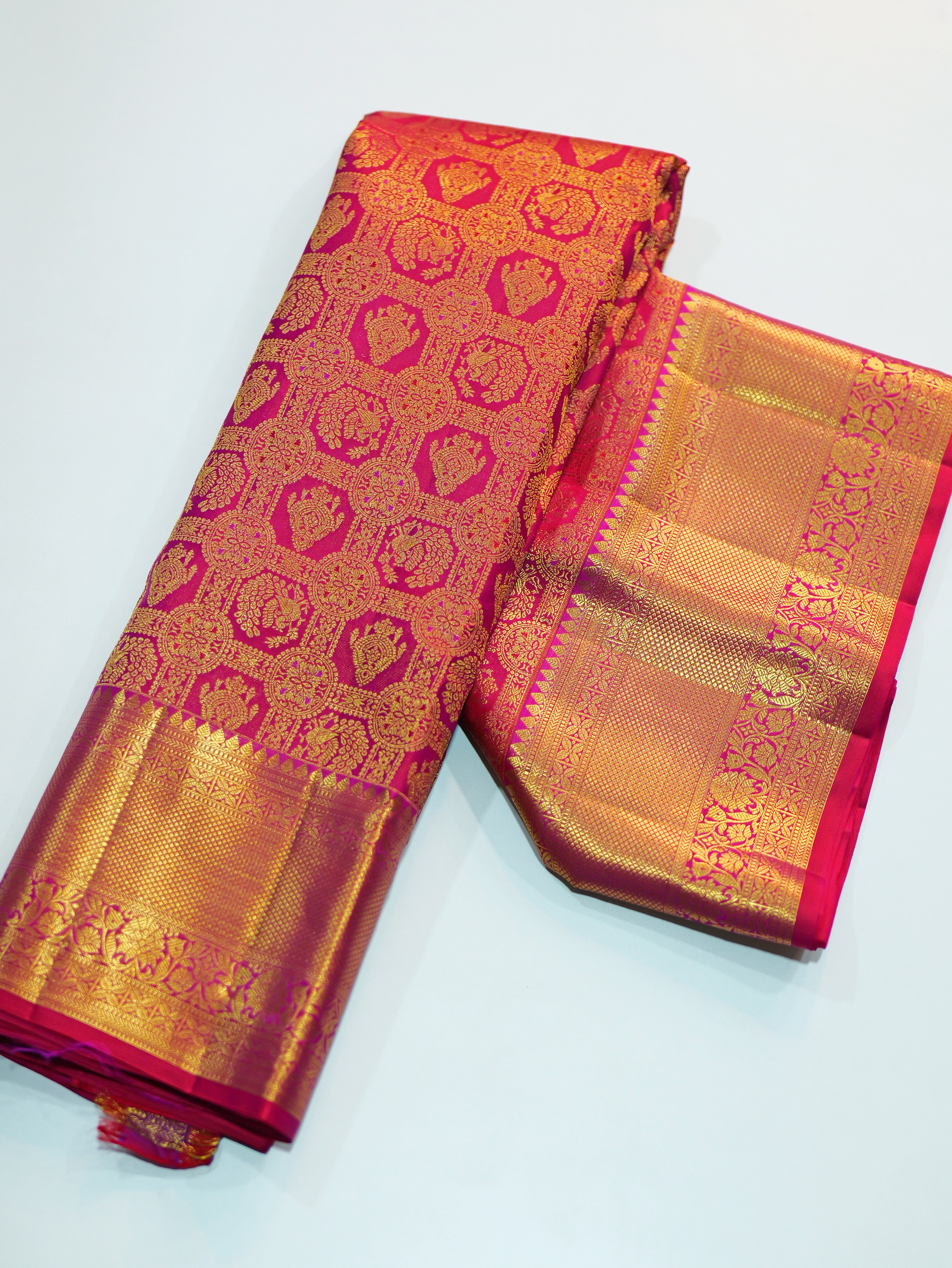 KAAVIYAM E41