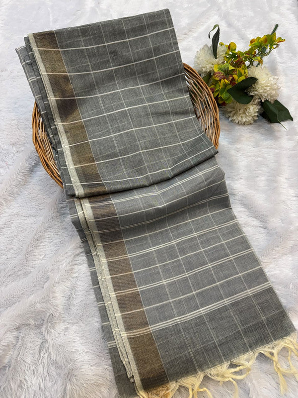Dorothy cotton saree with zari and plain design