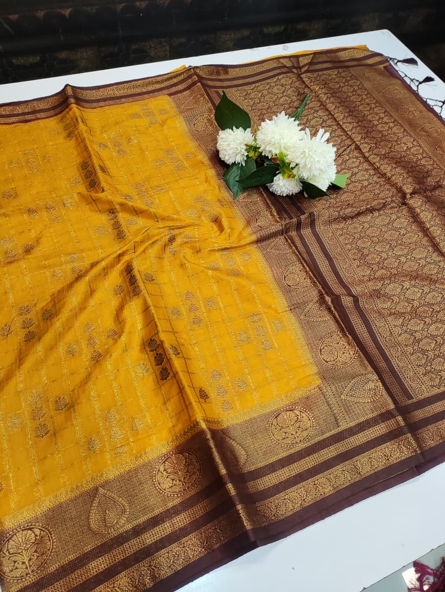 Hemanica Linen Blended Saree with elegant zari work for weddings