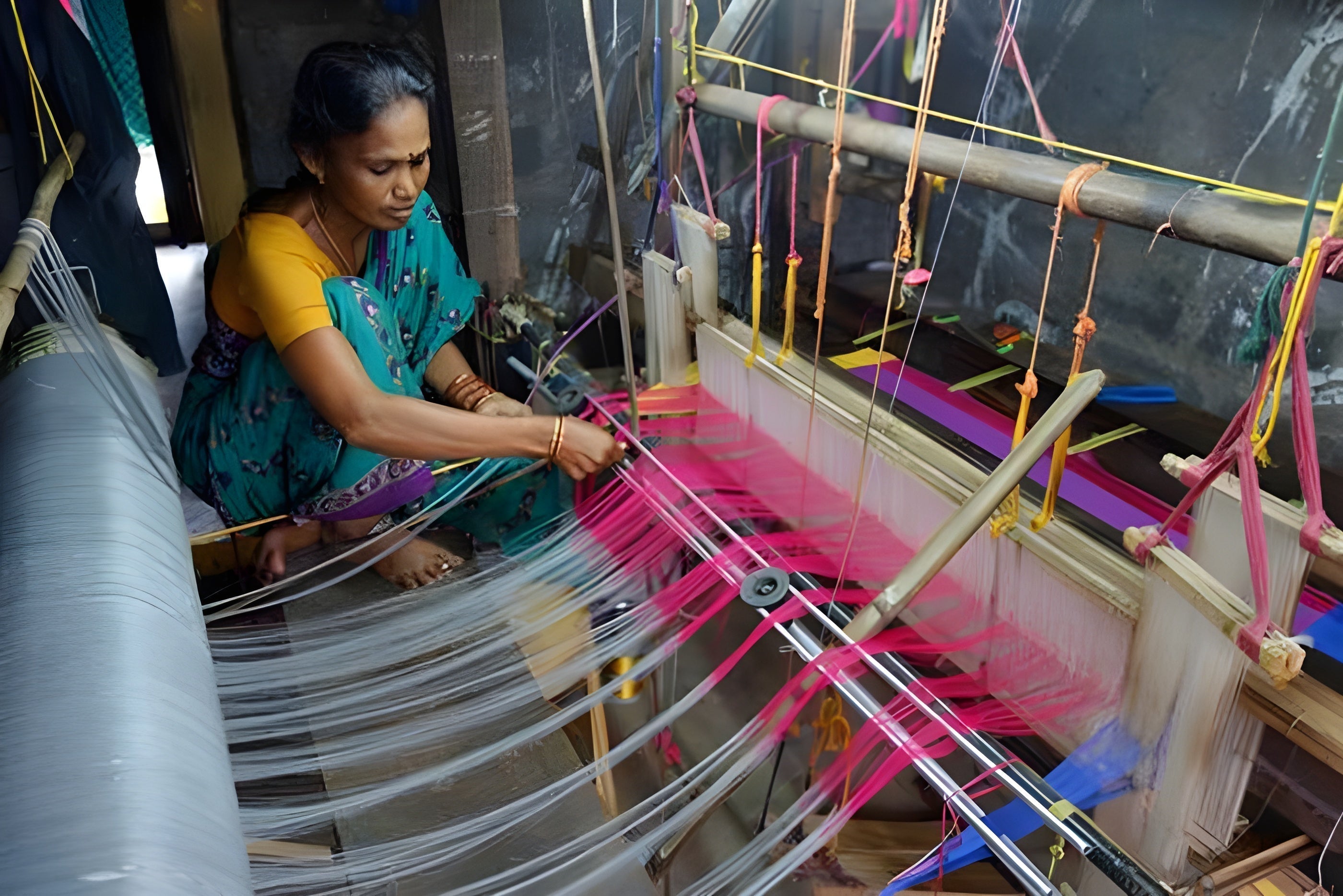 Dive into our guide on the timeless appeal of handloom sarees, curated specifically for the modern woman’s wardrobe.