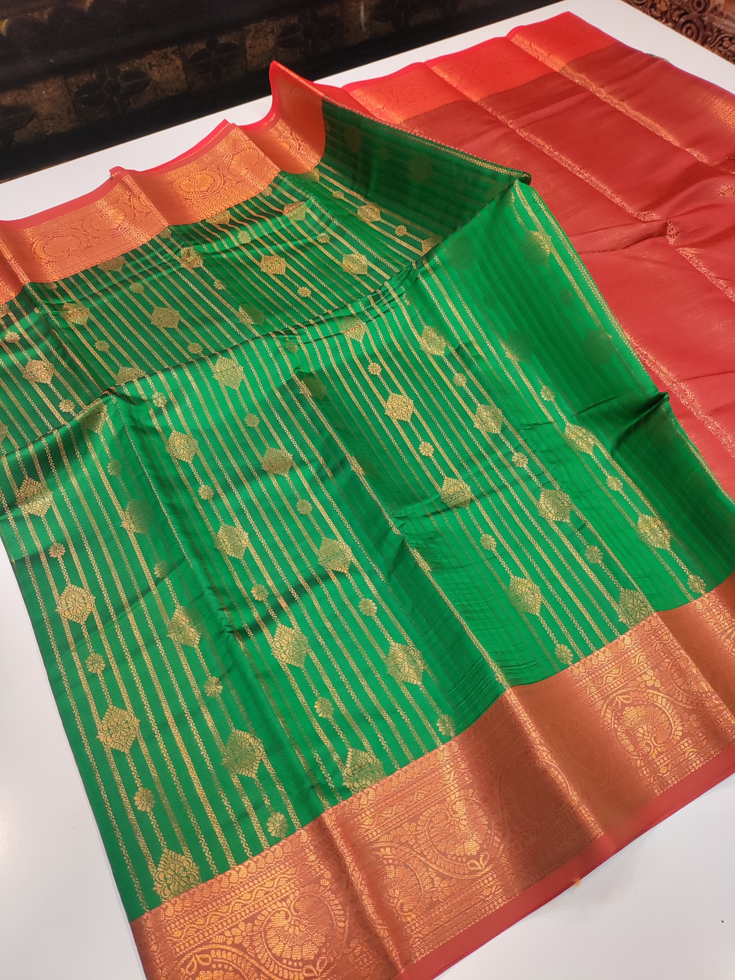 Vairoosi Sarees
