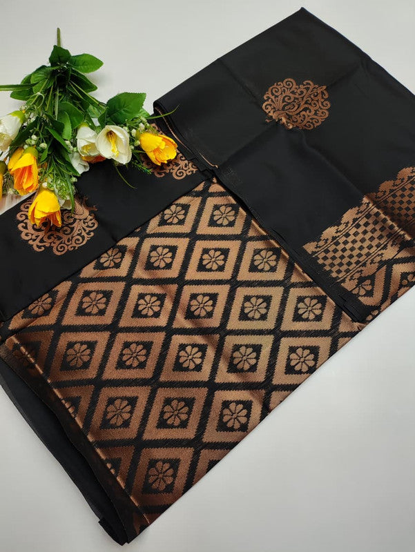 Yazhini Pavishna Saree