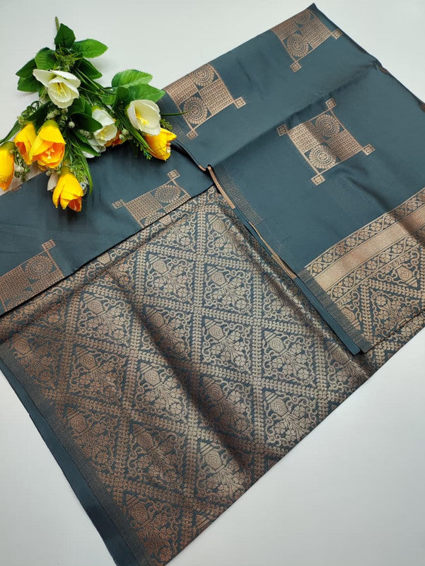 Yazhini Pavishna Saree