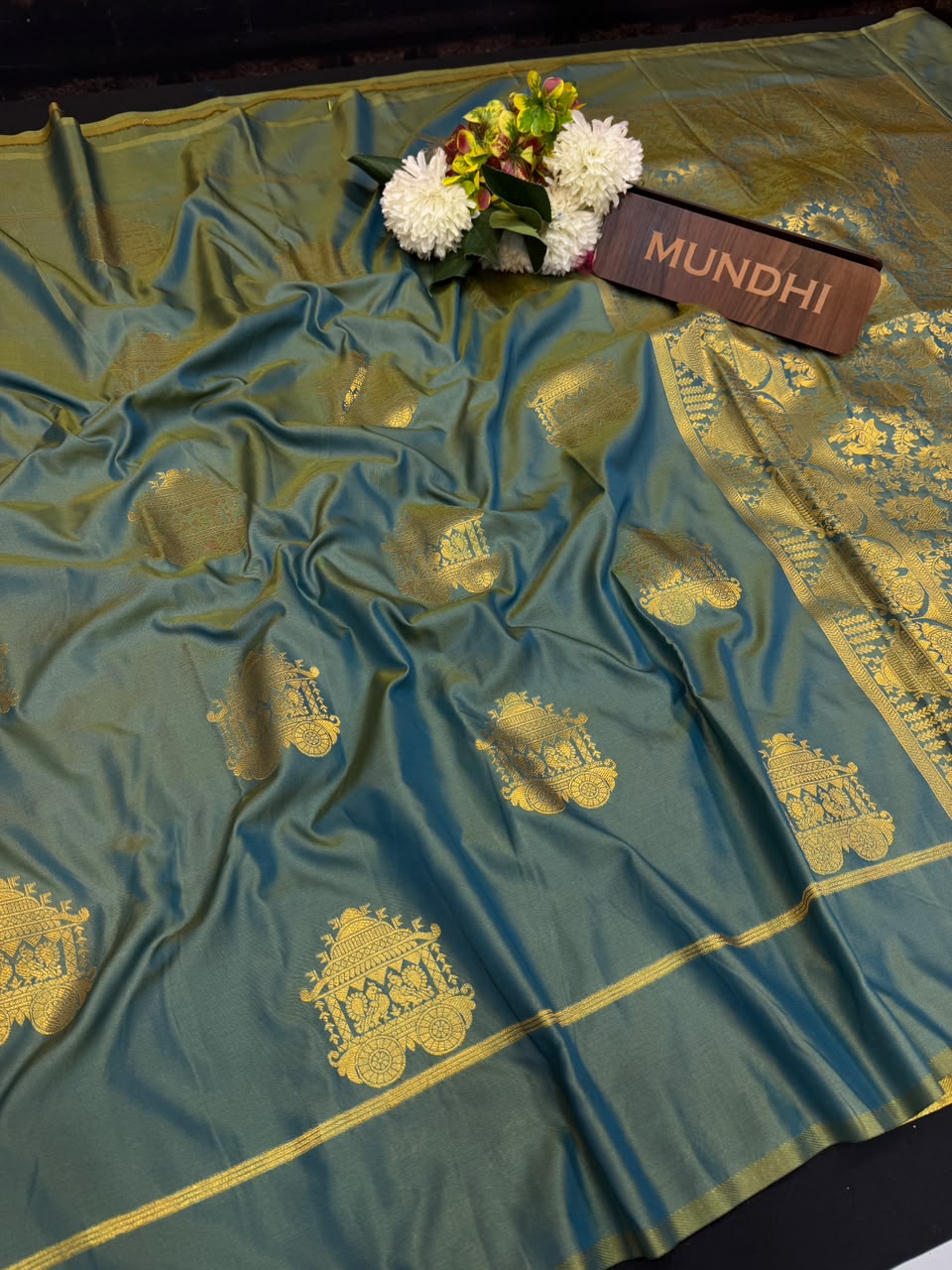 Maghizhini Soft Silk Saree with Zari Silk design