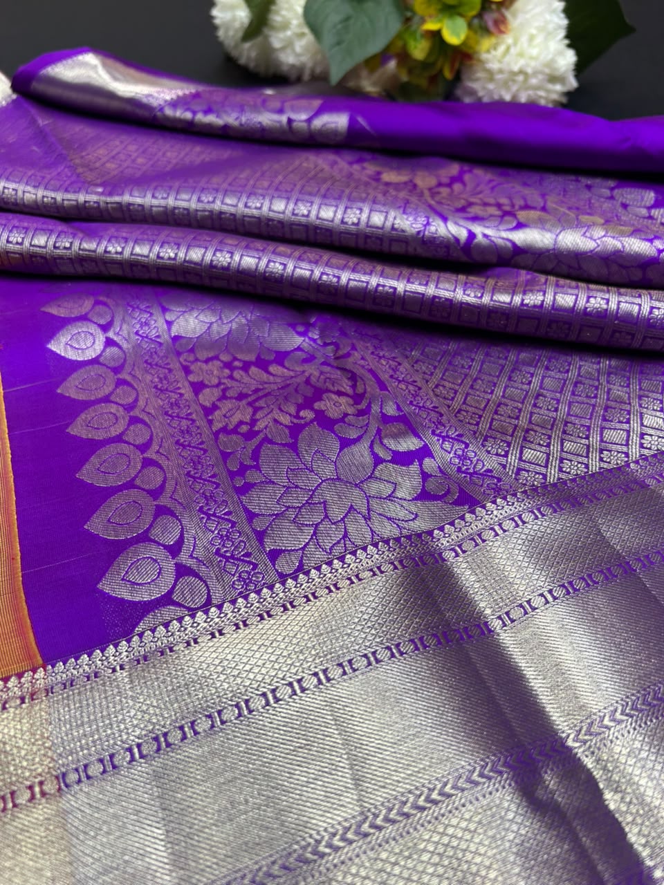 Traditional Pure Pattu E136