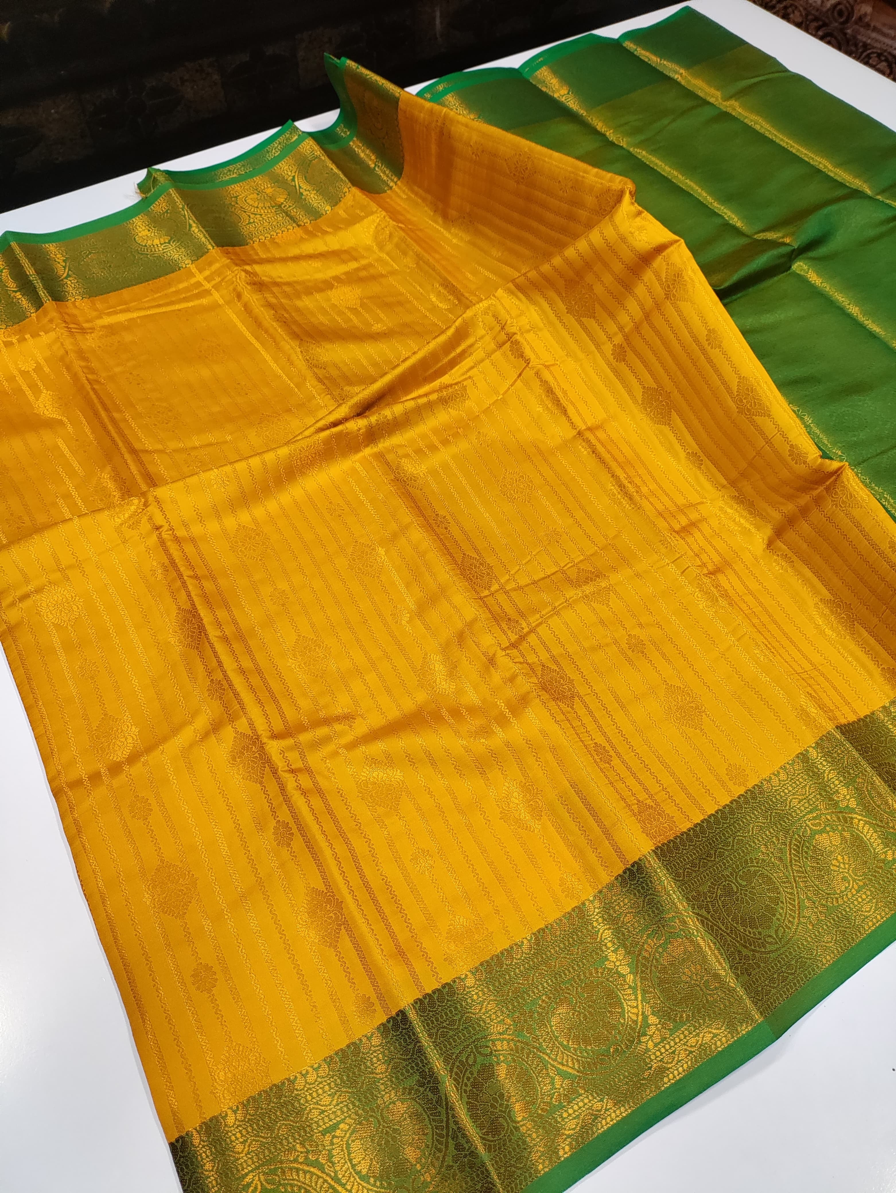 Vairoosi Sarees